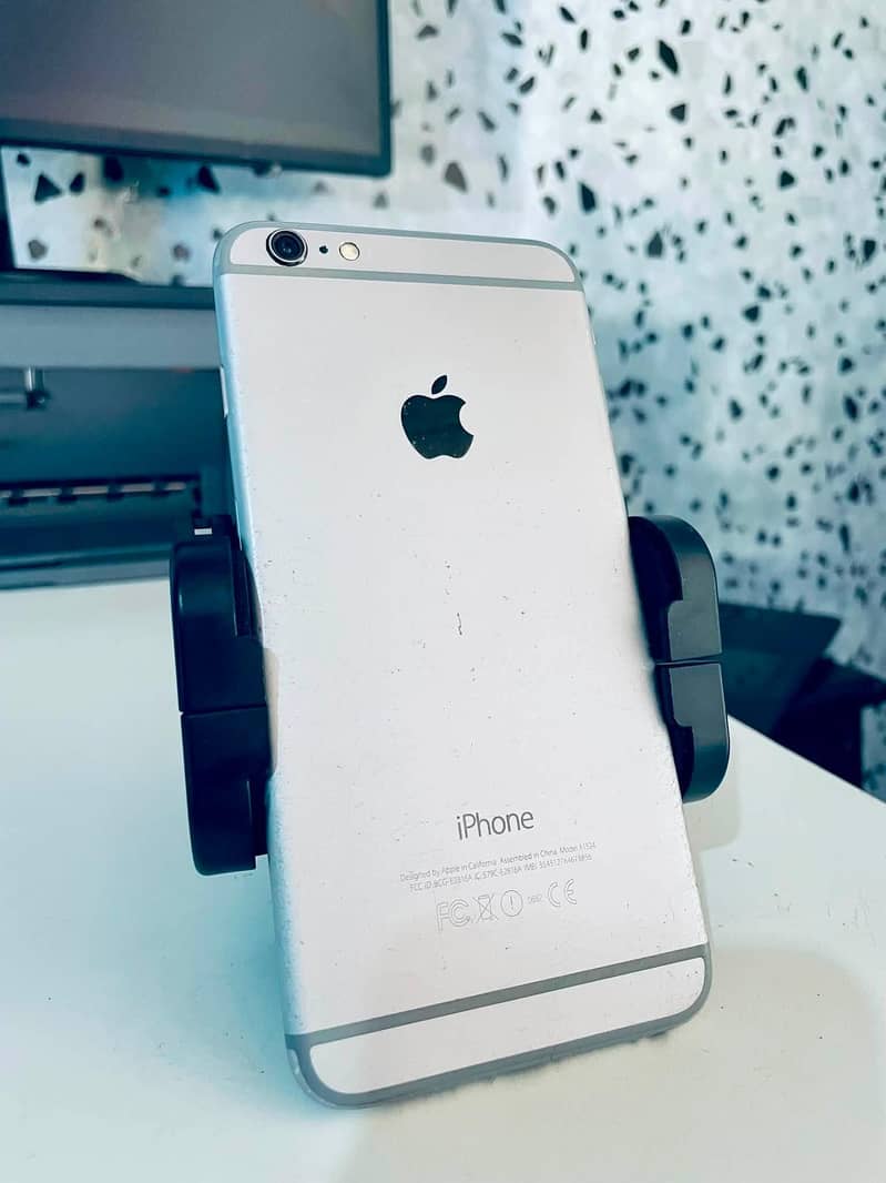 Apple iPhone 6S Plus 0