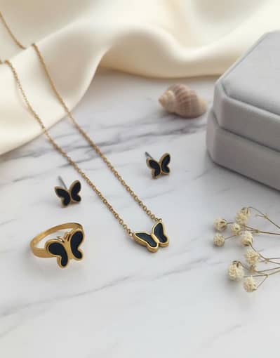 Elegant Crystal Pendant with Silver Chain for Women