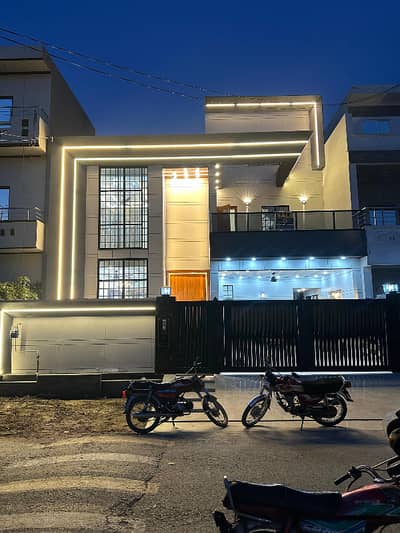 10 MARLA BRAND NEW HOUSE FOR SALE IN PUNJAB SOCIETY PHASE 2 LAHORE.