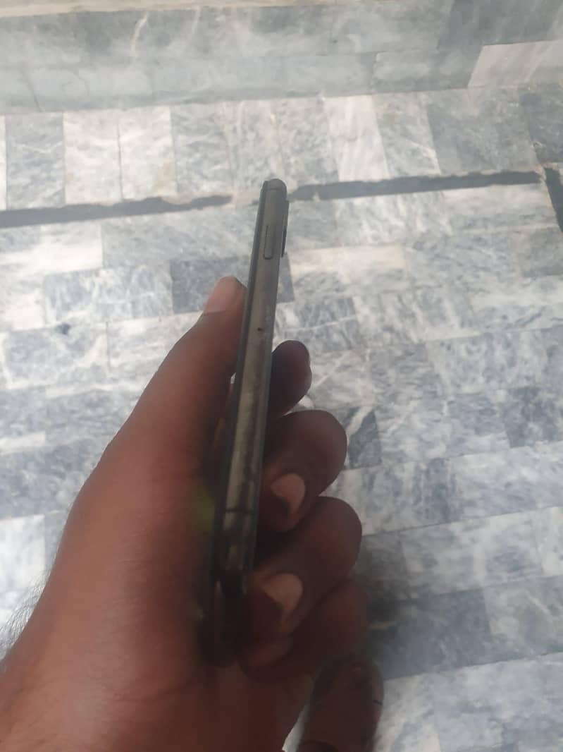 Apple iPhone X 3