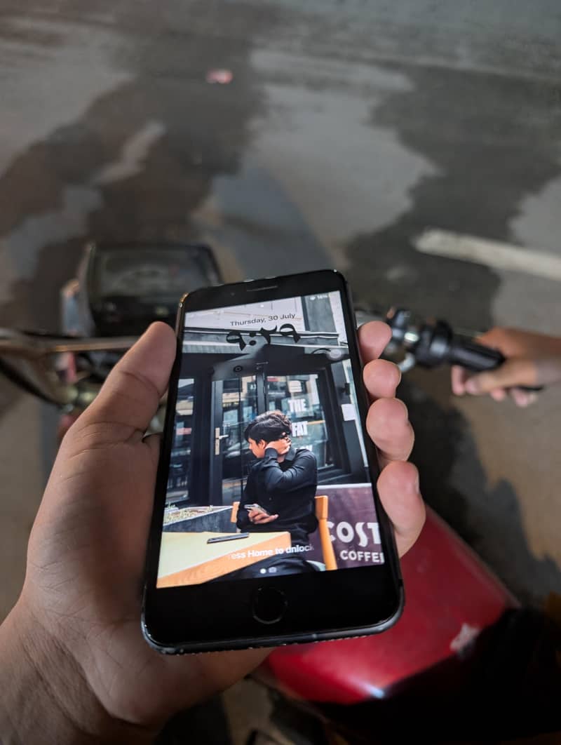 iPhone 8 Plus 1