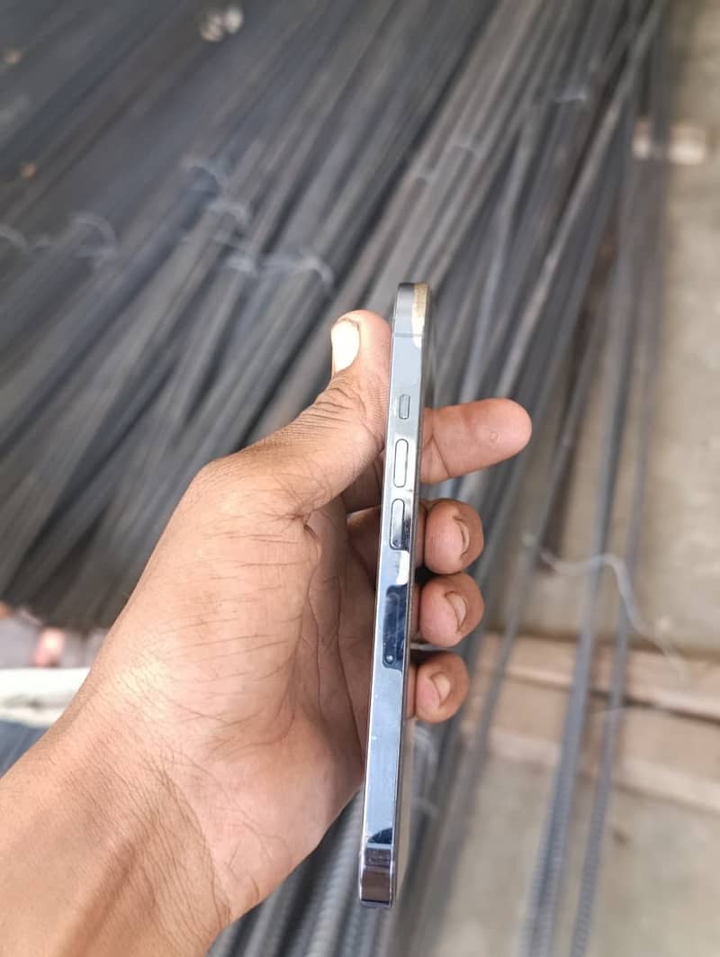 Apple iPhone 13 Pro 1