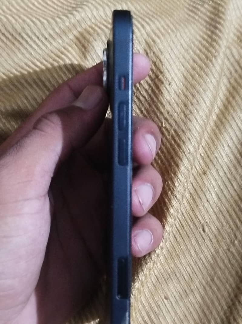 Apple iPhone 13 4