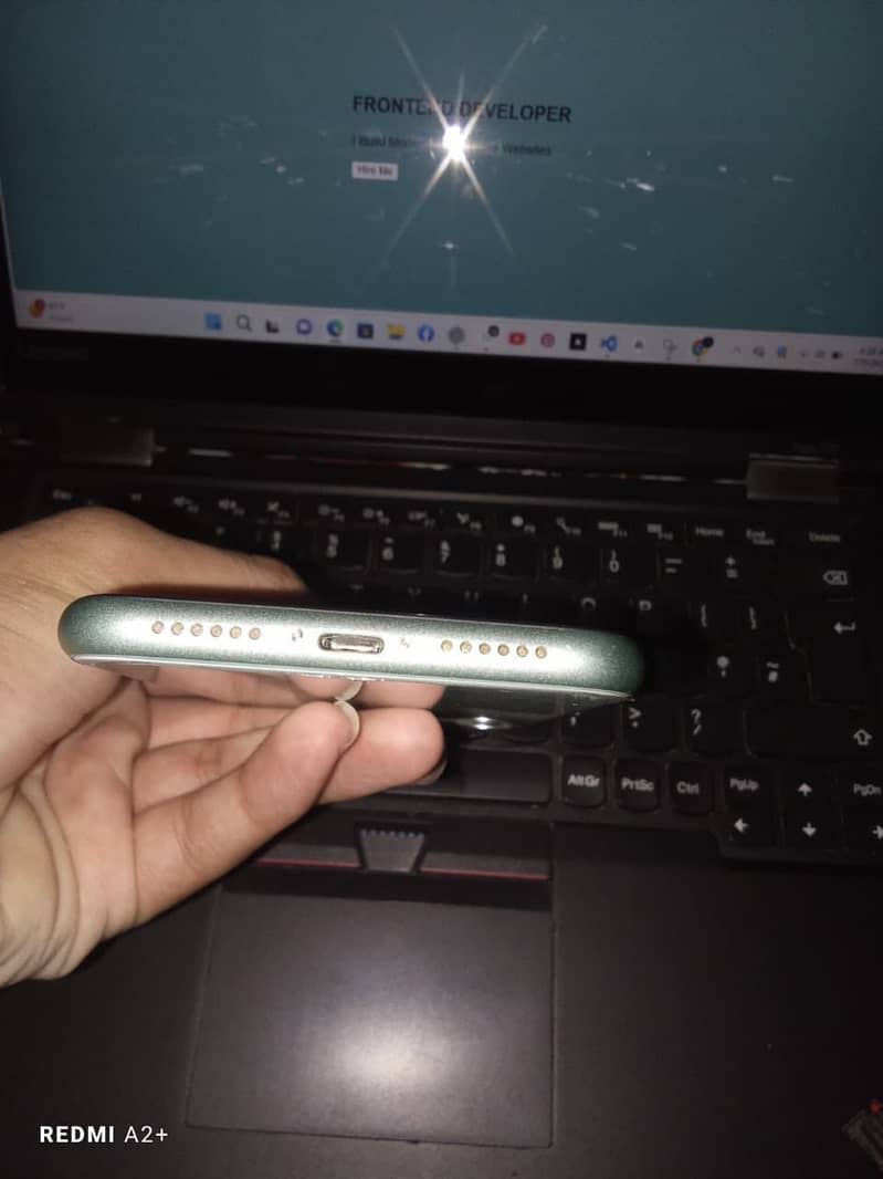 Apple iPhone 11 4