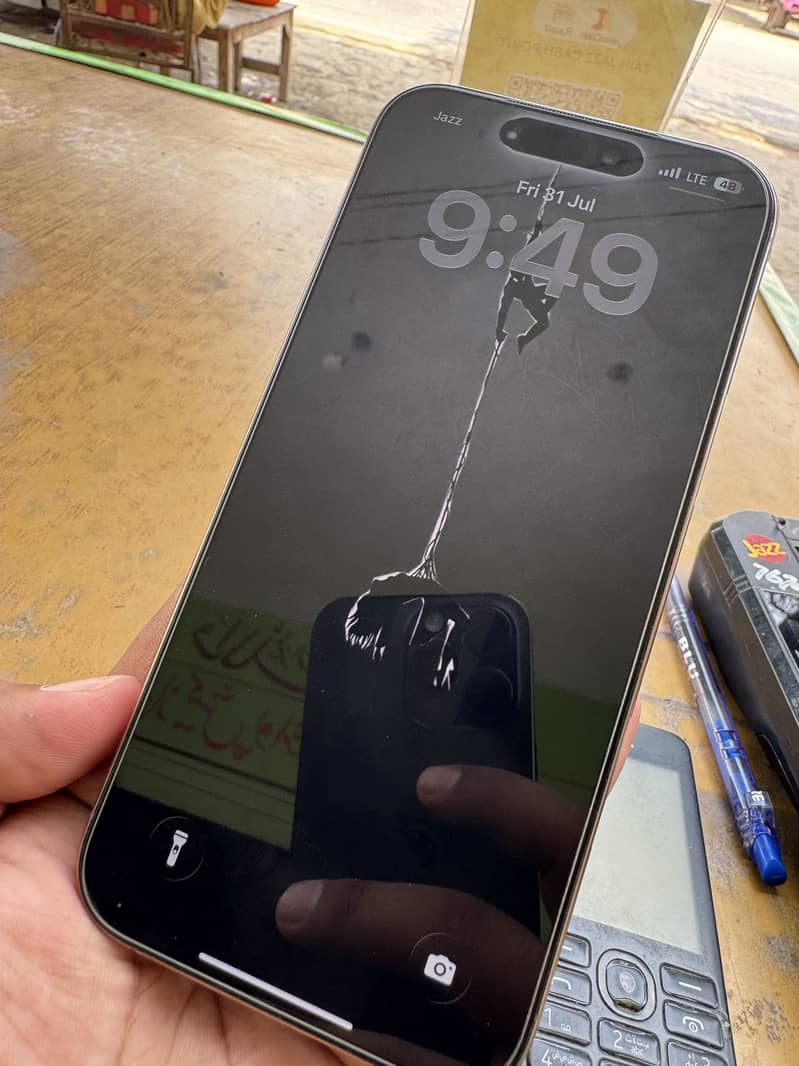 Apple iPhone 16 Pro Max 1