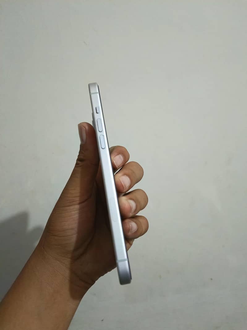 Apple iPhone 15 plus 4