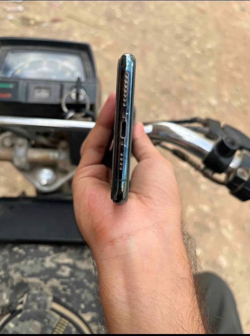 Apple iPhone 11 Pro Max 0