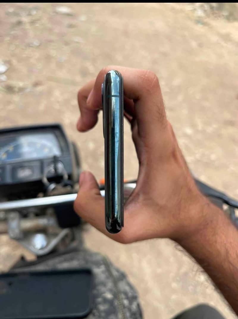Apple iPhone 11 Pro Max 1