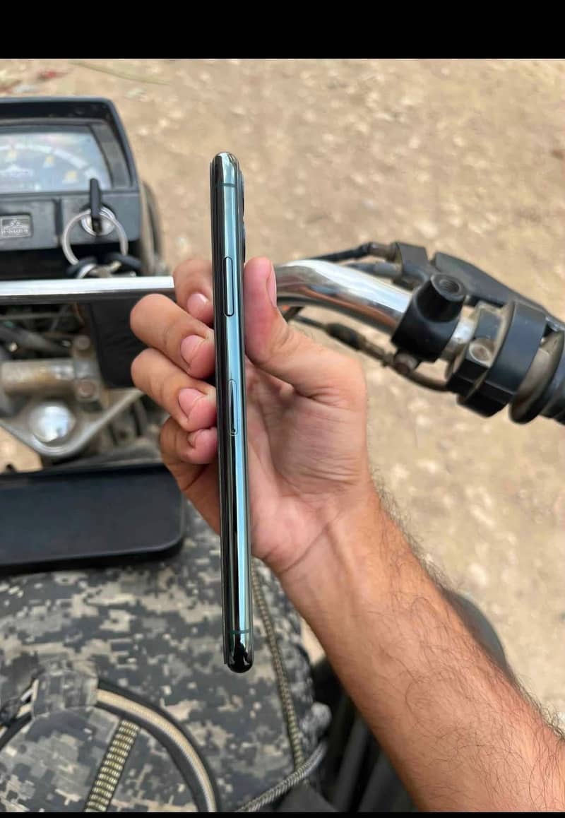 Apple iPhone 11 Pro Max 2