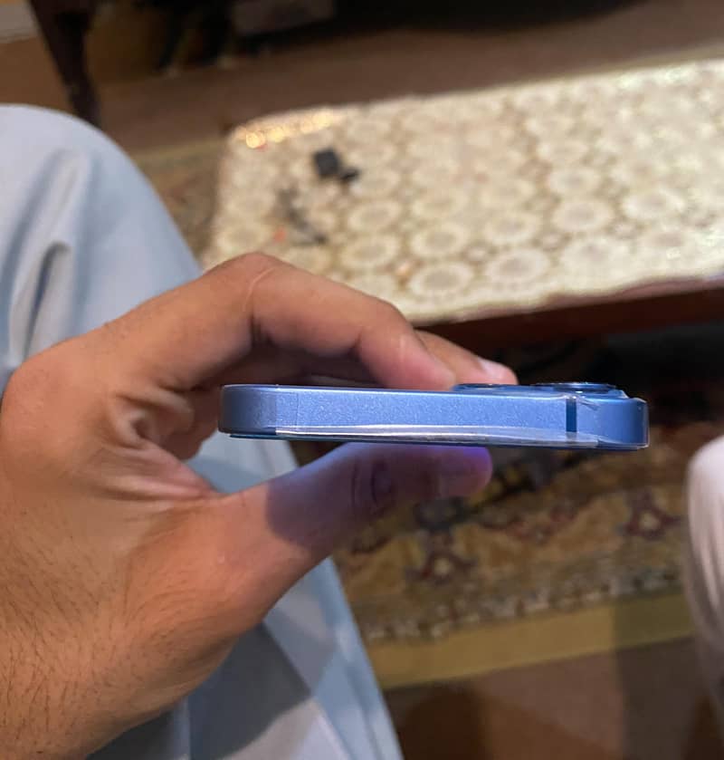 Apple iPhone 13 4
