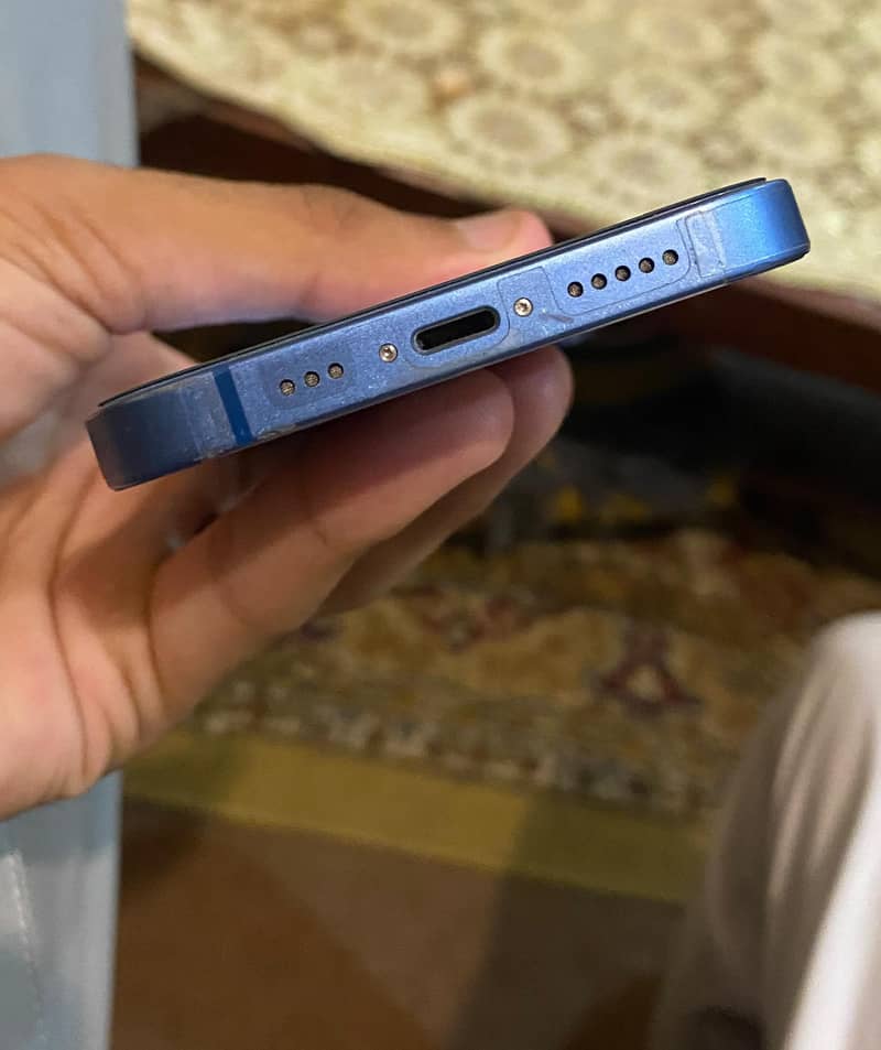 Apple iPhone 13 5