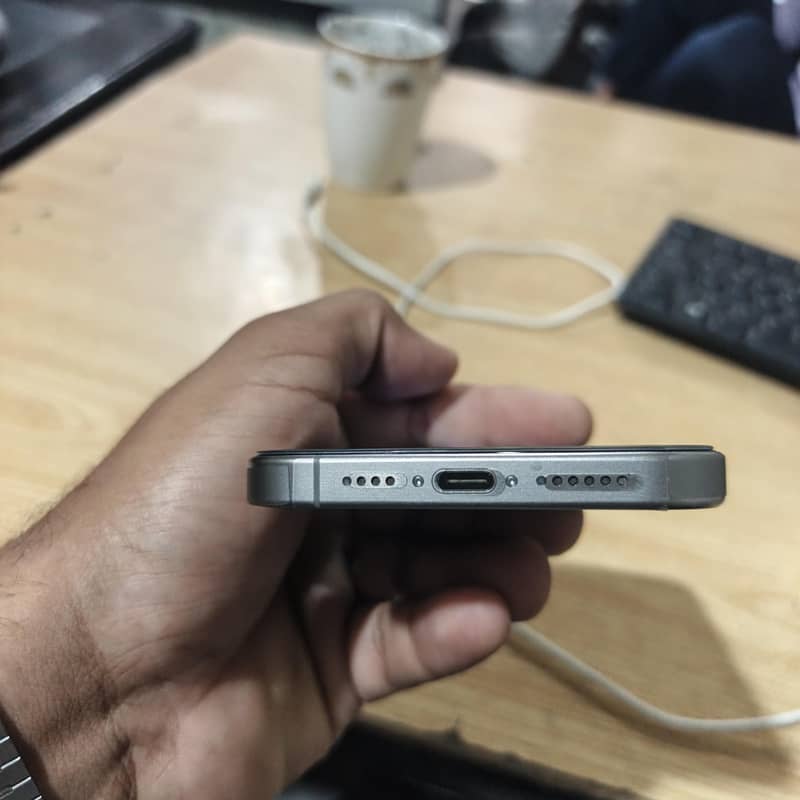 Apple iPhone 15 Pro Max titanium 3