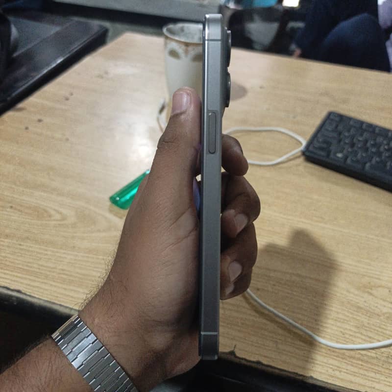 Apple iPhone 15 Pro Max titanium 4