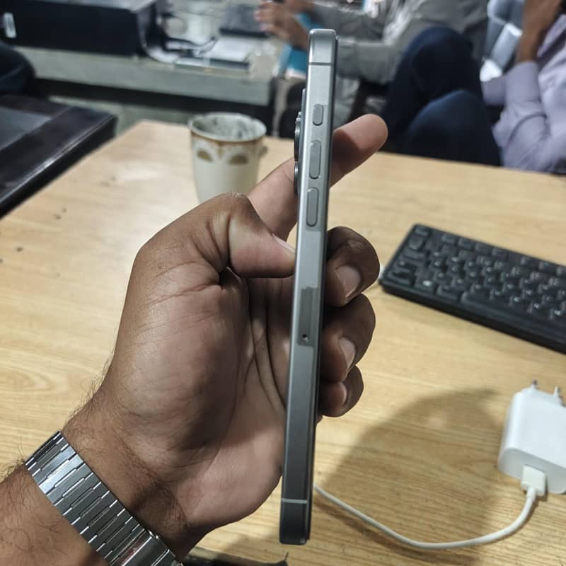 Apple iPhone 15 Pro Max titanium 5