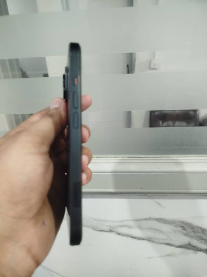 Apple iPhone 15 4