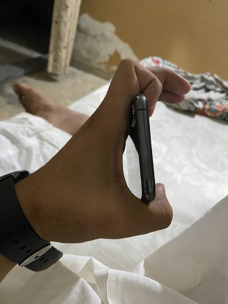 Apple iPhone XS 5