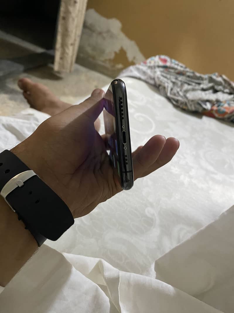 Apple iPhone XS 6