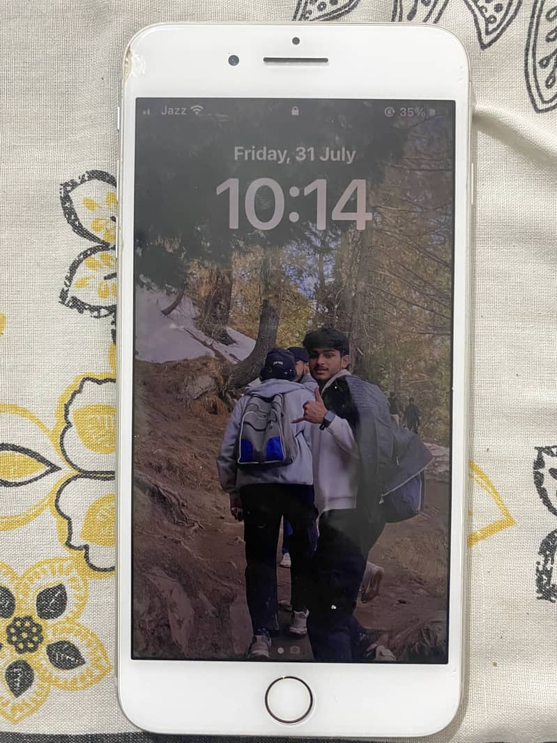 Apple iPhone 8 Plus 1