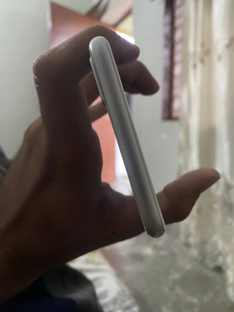 Apple iPhone 8 Plus 3