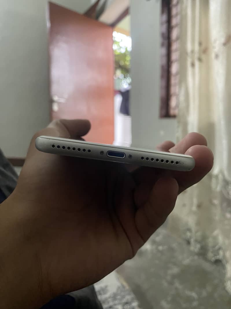 Apple iPhone 8 Plus 4