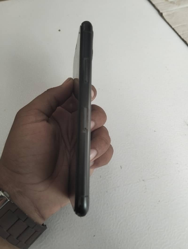 Apple iPhone 11 Pro 6