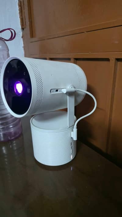 Samsung freestyle genreation 2 with battery base projector