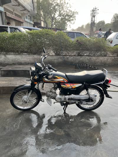 Urgent for sell Honda Cd 70 karachi number