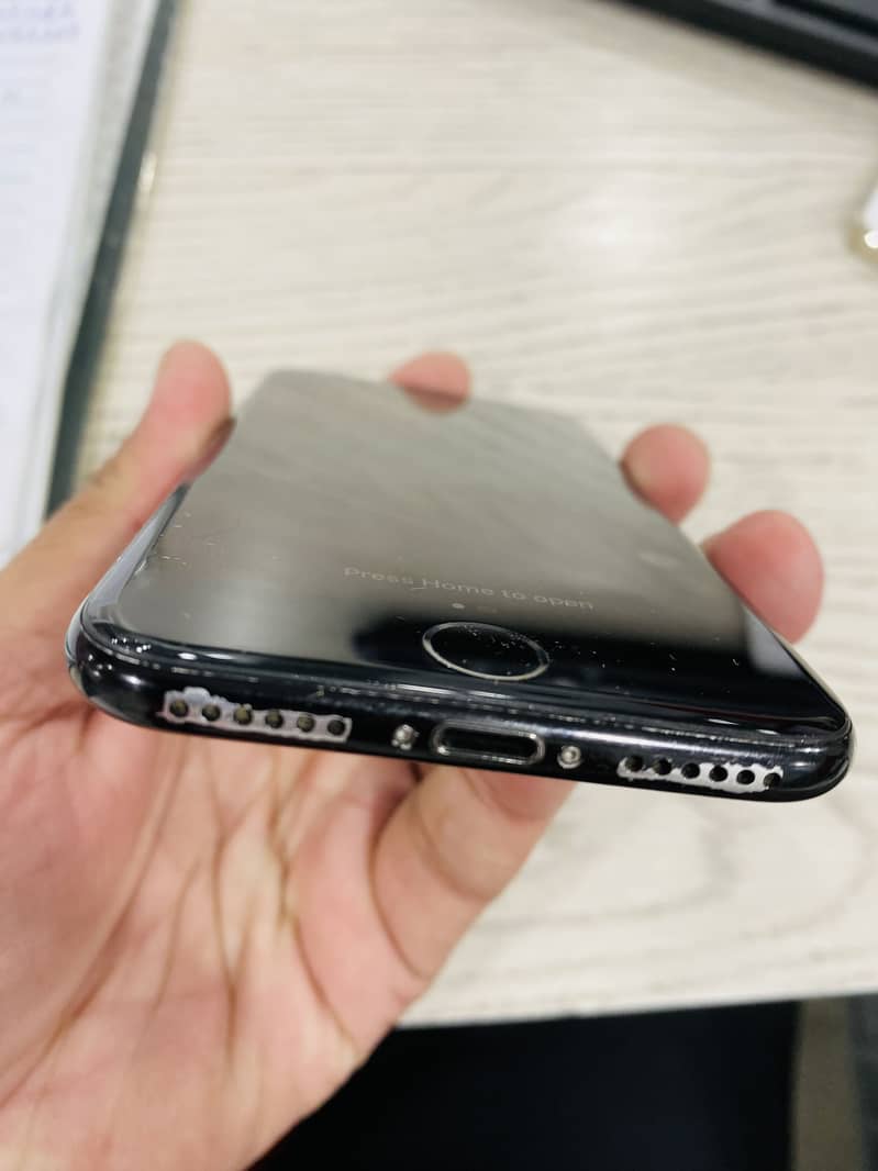 Apple iPhone 7 2