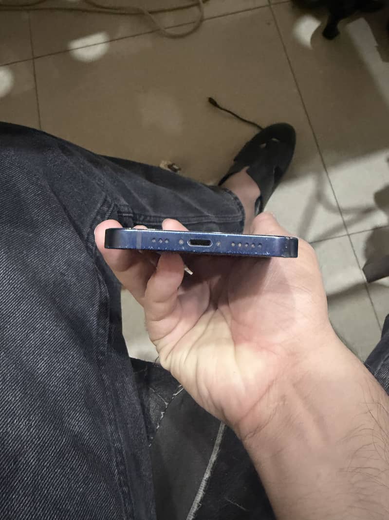 Apple iPhone 12 2