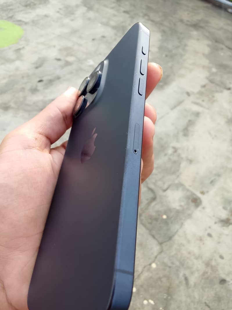 Apple iPhone 15 Pro Max 3