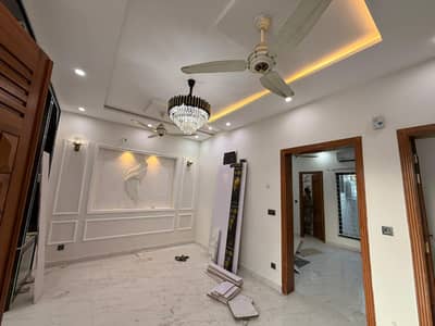 5 Marla Ready To Shift/Built 3 Storey House For Sale, 4 Bedrooms, 4 Washrooms, Registry, In Etihad Town Phase1 Lahore.