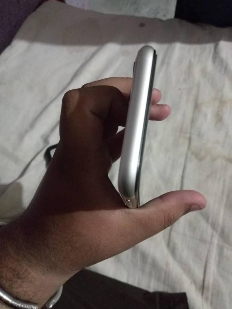 Apple iPhone 11 5