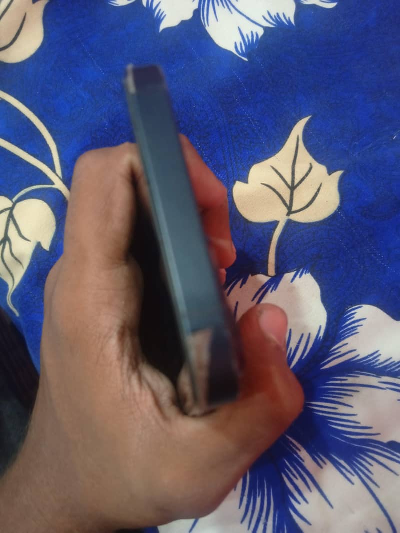 Apple iPhone 13 2