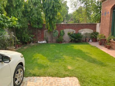 23- Marla Old House Available For Sale 48 Front Facing Garden Town