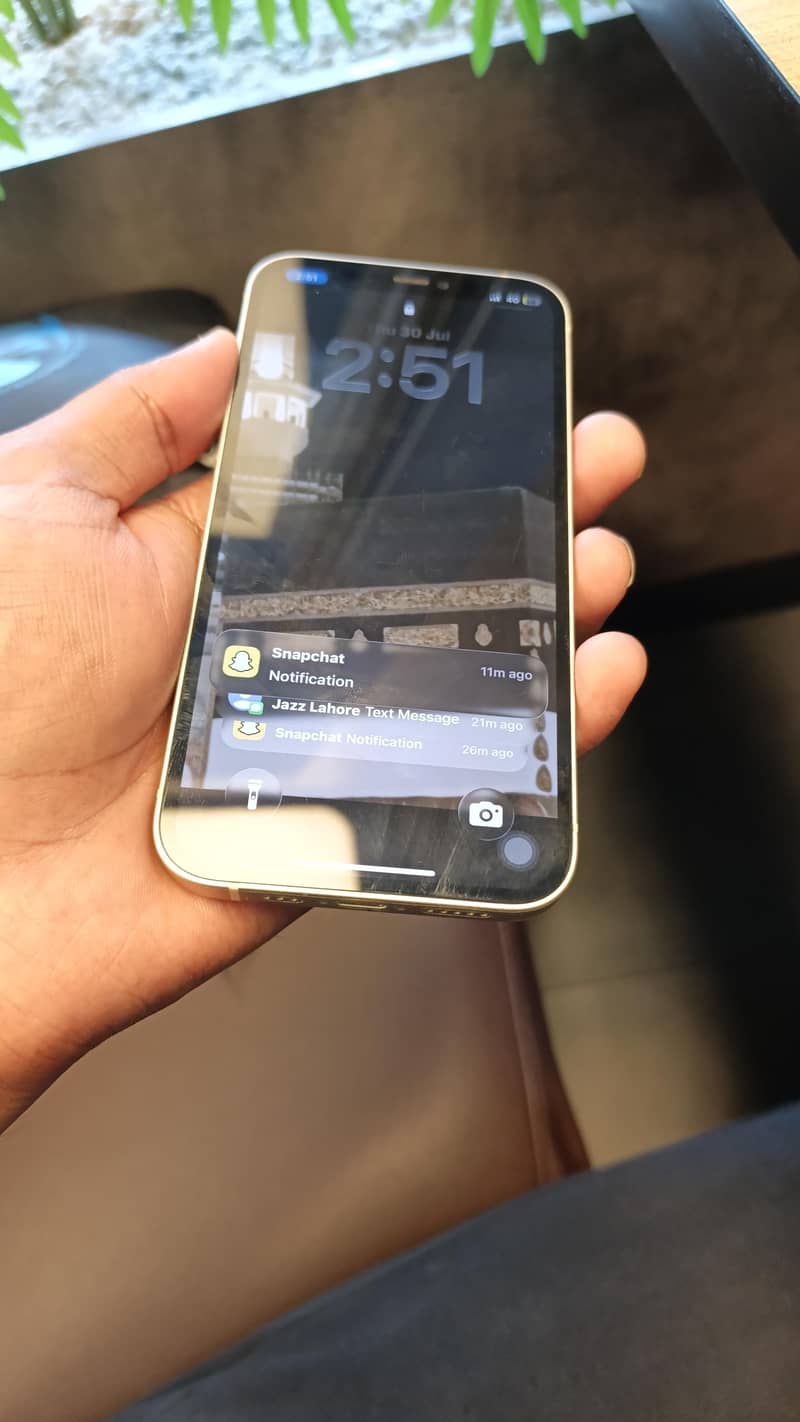 Apple iPhone 12 4