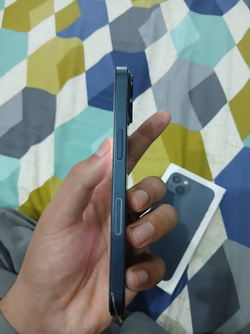 Apple iPhone 13 0