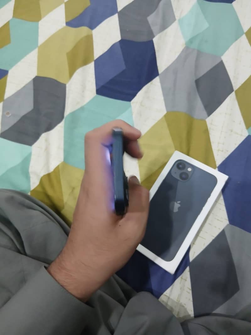 Apple iPhone 13 4
