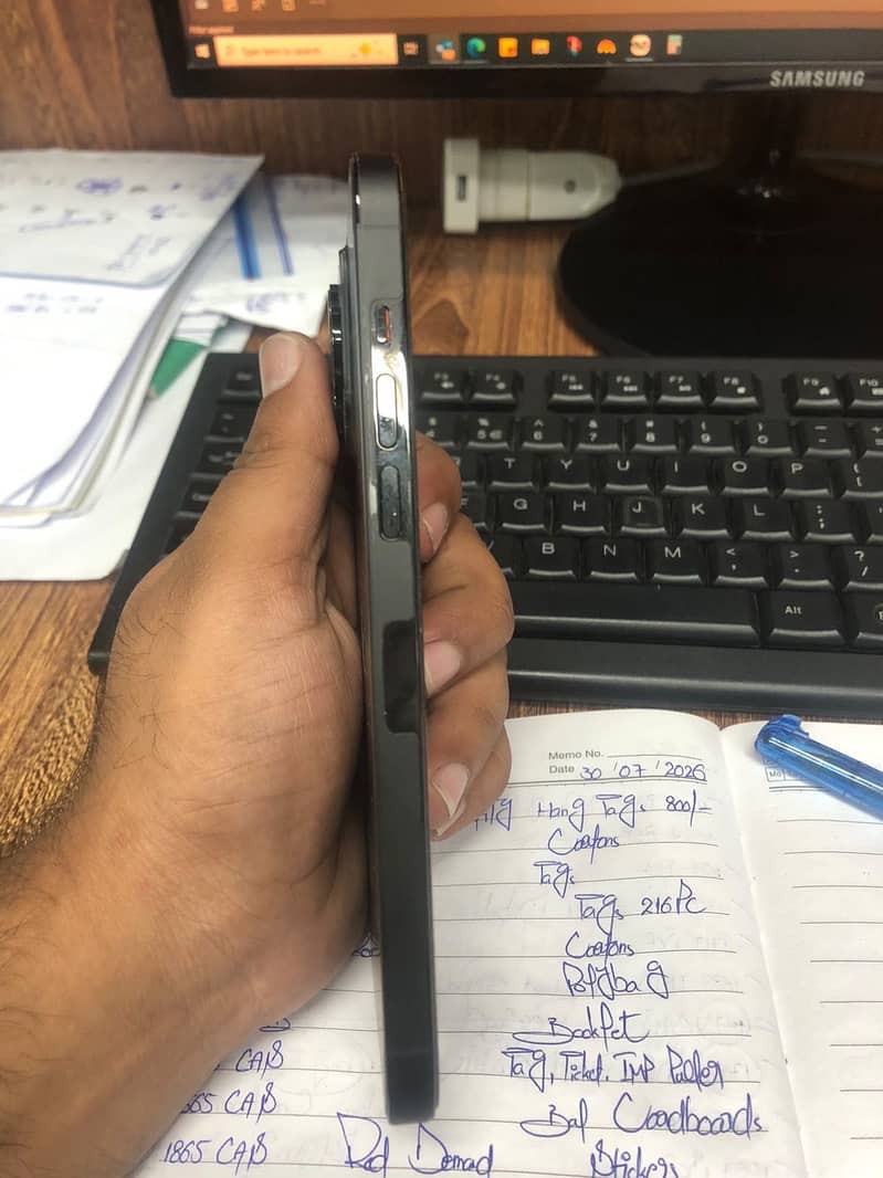 Apple iPhone 14 Pro Max 1