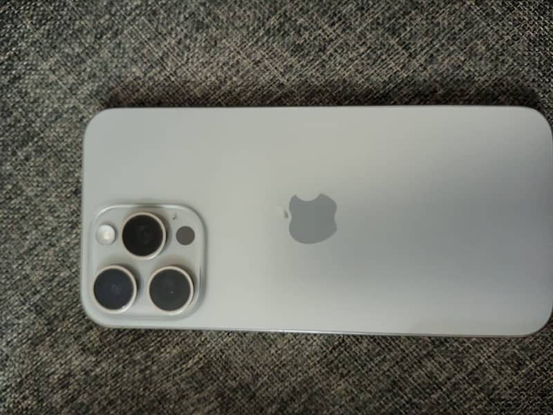 Apple iPhone 15 Pro Max 1