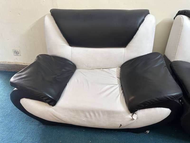 Sofa seats 2