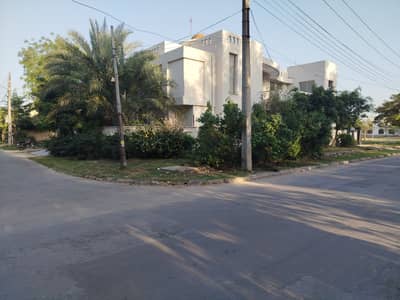 Valencia Town 1 Kanal Old House For Sale Needs Complete Renovation