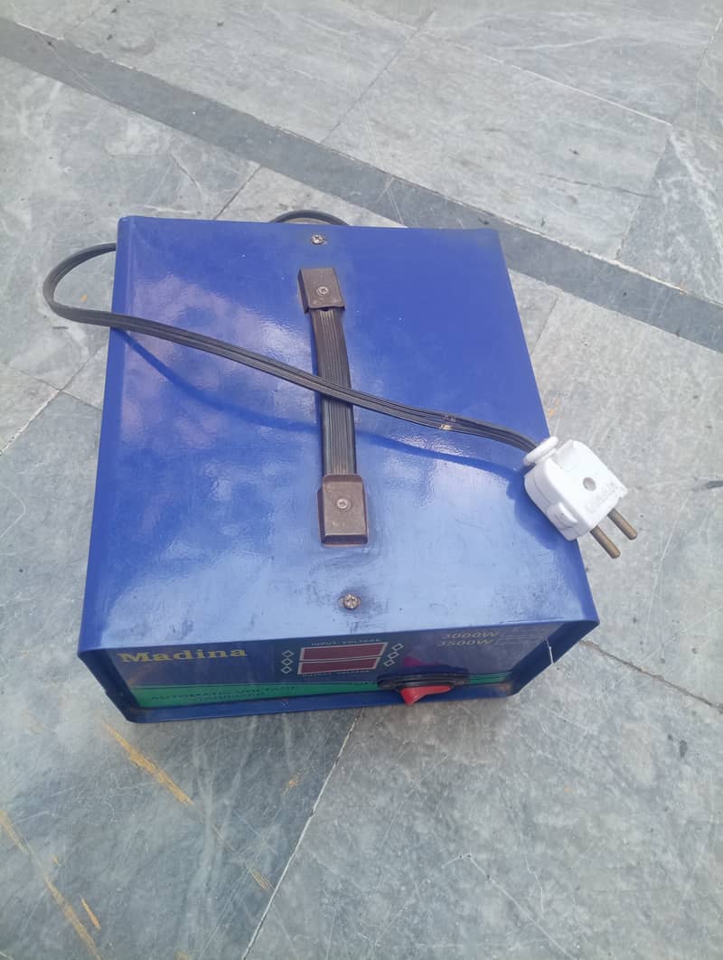 3000 watt Automatic Stabilzer 1