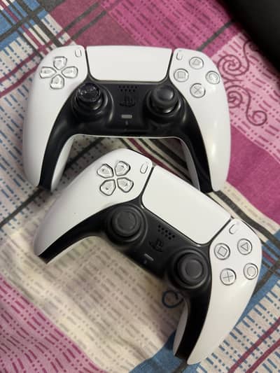 PS5 controllers