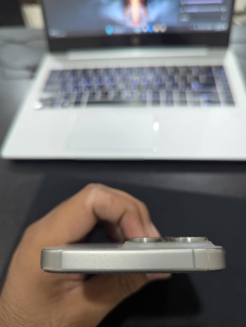 iPhone 15 Pro Max 2