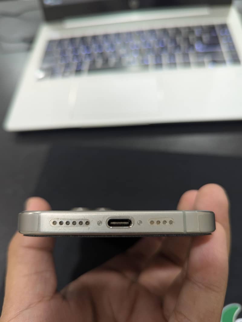 iPhone 15 Pro Max 3