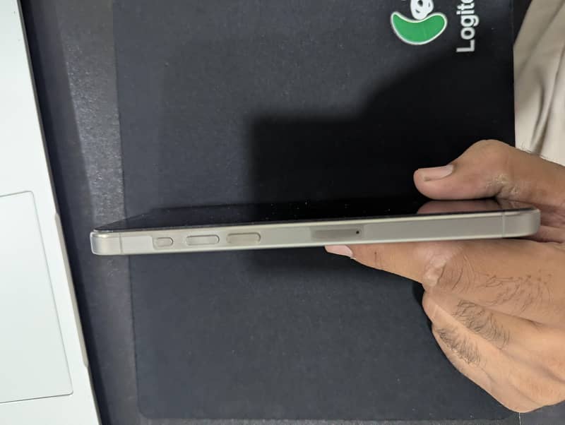 iPhone 15 Pro Max 4