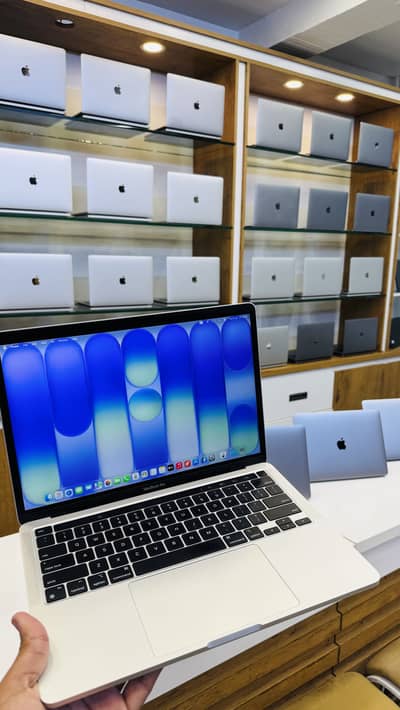 Apple MacBook Pro 13" M1 Chip (8GB RAM / 256GB SSD)