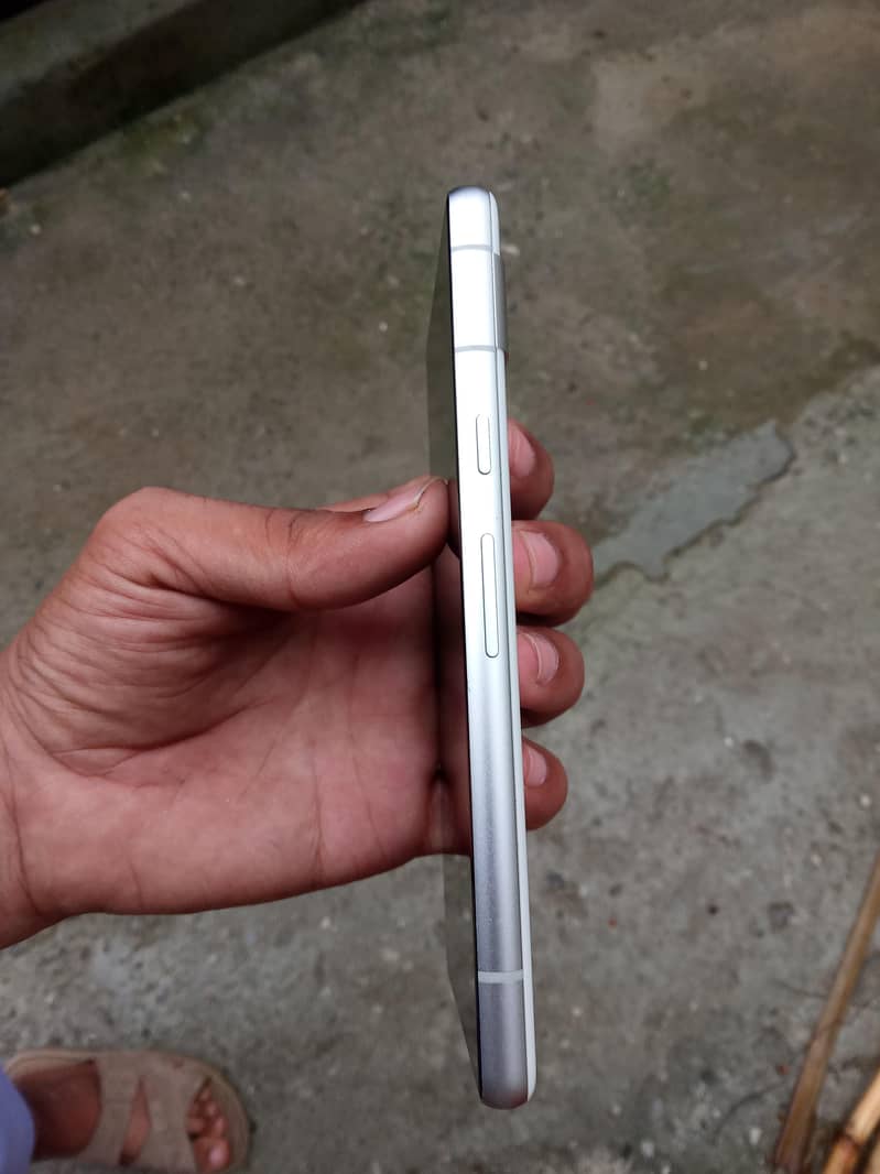 Google Pixel 7a 4