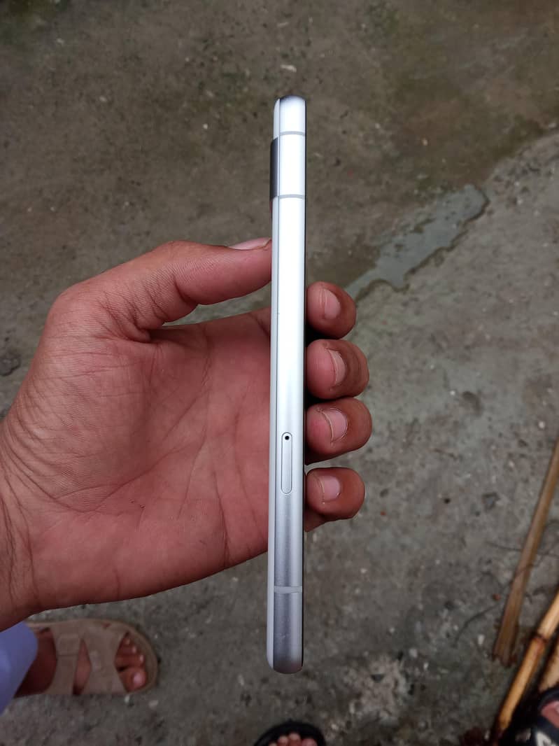 Google Pixel 7a 5