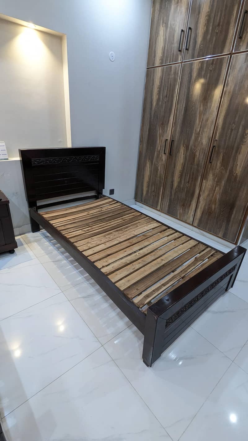 2 single beds 0